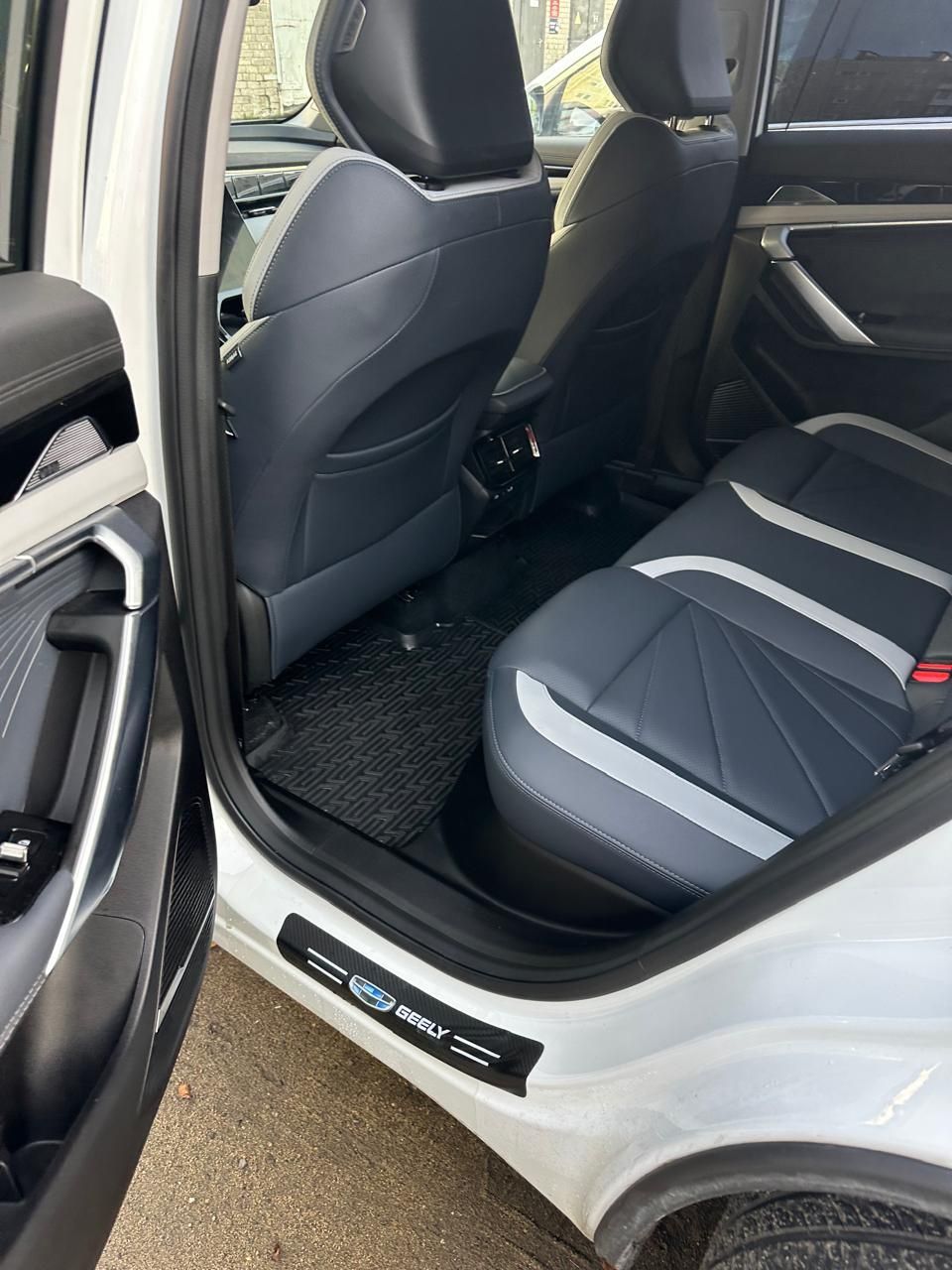 {{ obProduct.name }}