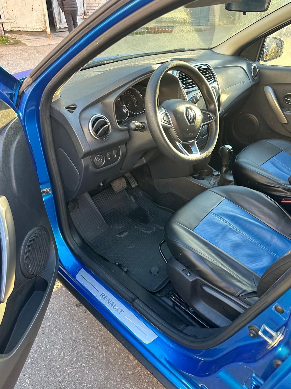 {{ obProduct.name }}