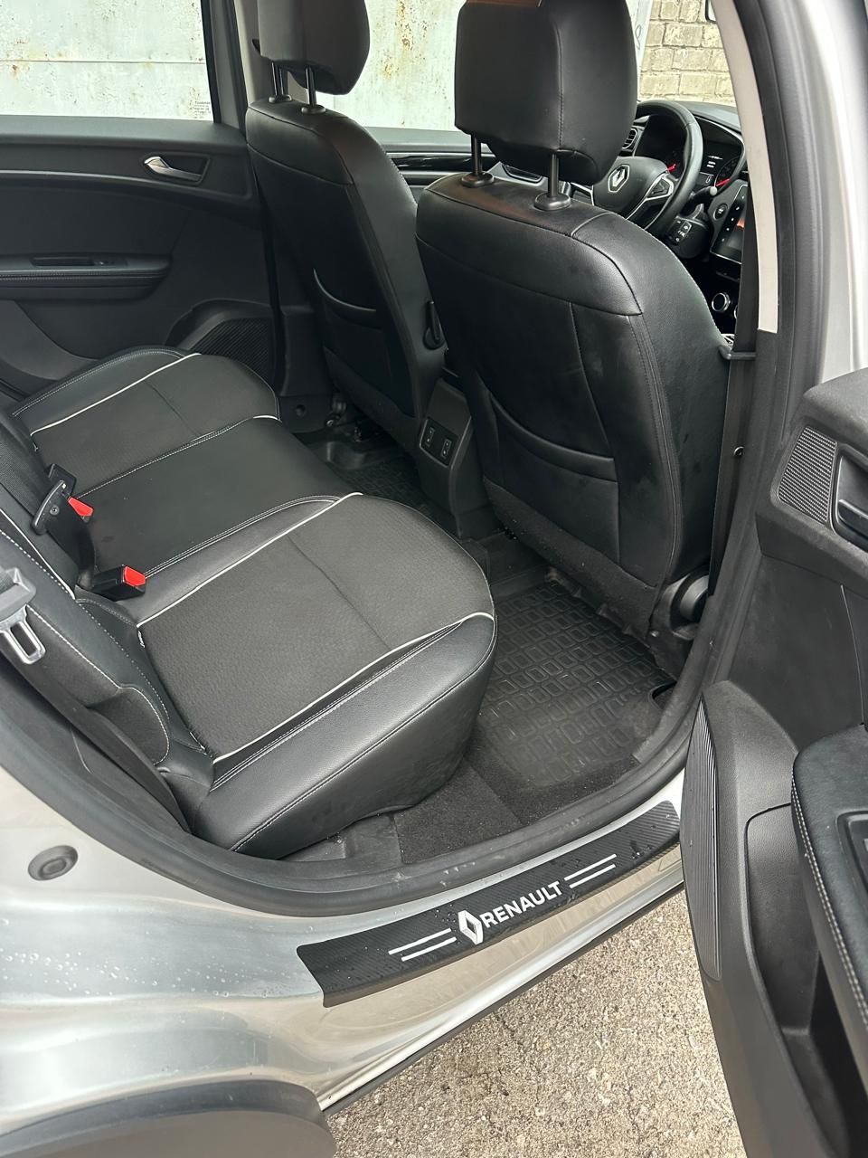 {{ obProduct.name }}