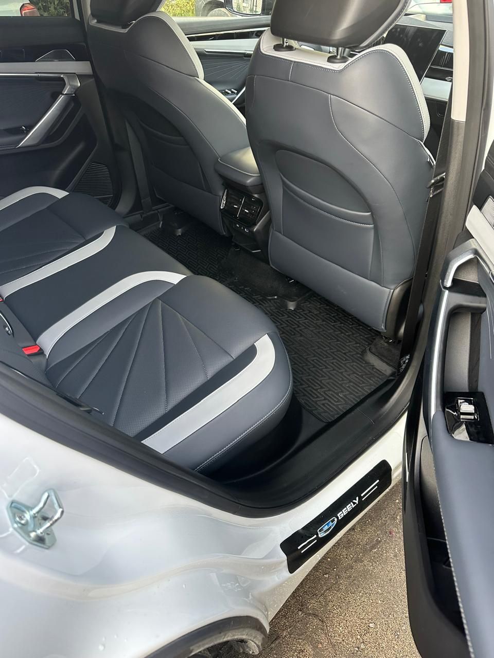 {{ obProduct.name }}