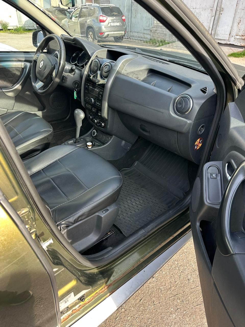 {{ obProduct.name }}