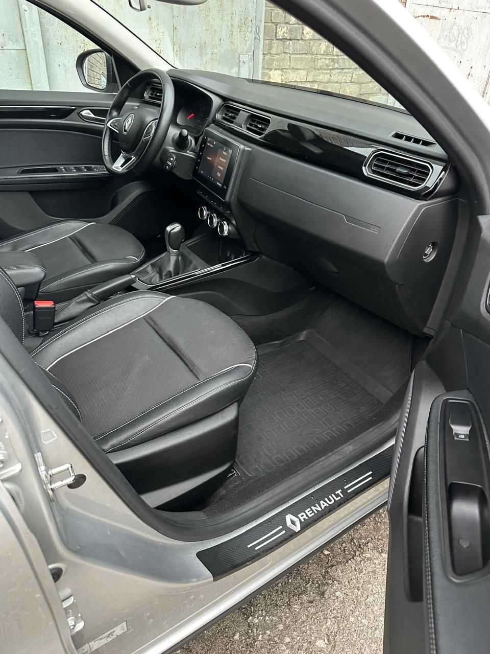 {{ obProduct.name }}